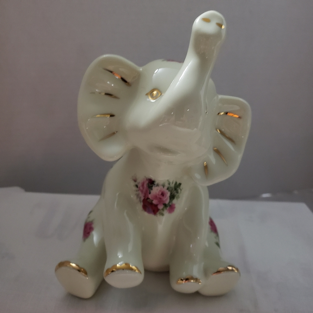 Vintage Porcelain Elephant from Formalities by Baum Brothers